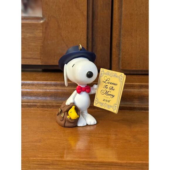 Vintage Hallmark Peanuts The Legal Beagle Ornament Spotlight on Snoopy Series - Picture 1 of 4